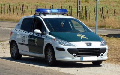 Dous detidos por roubo con forza en Rois e tenencia ilícita de armas