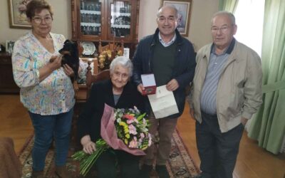 Homenaxeada polo Concello de Rois, Josefina Lago Rey celebra 102 anos rodeada de agarimo e recoñecemento en Urdilde