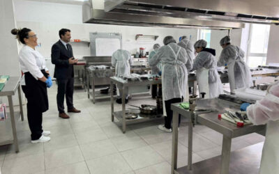 O alumnado do PIE de Boiro, Rianxo e A Pobra finaliza unha formación en preparado de pezas cárnicas