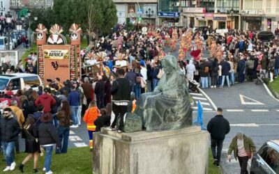Padrón celebrou un multitudinario sábado de Piñata no que máis de mil persoas participaron no desfile de Entroido