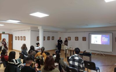 A primeira sesión do obradoiro de lactación materna do Concello de Lousame colga o cartel de completo