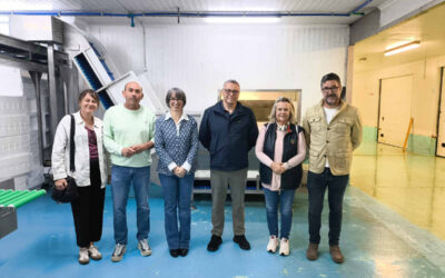 Ángeles Suárez comproba as melloras recentes realizadas na Lonxa de Ribeira