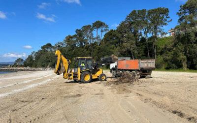 Rianxo pon a punto as súas praias logo dos estragos dos temporais